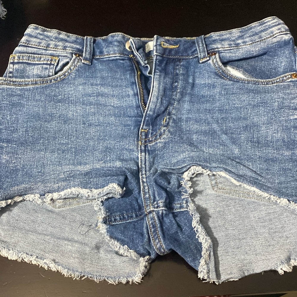 Shorts H&M, good condition no rips